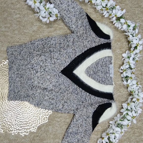 Stunning black and white Nannell sweater S - Picture 2 of 8
